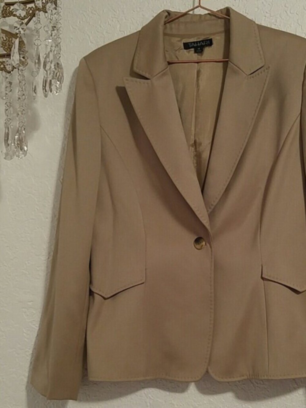 Tahari SZ14 Wool Blazer Lined with Hand Stitched Top and Single Button Closure